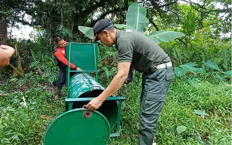 BKSDA Sampit Pasang Perangkap Beruang yang Memakan Ternak Warga