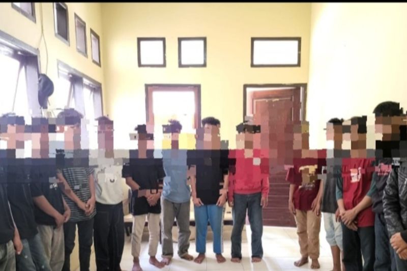 Polisi Amankan 14 Pelajar Terlibat Tawuran Senjata Tajam