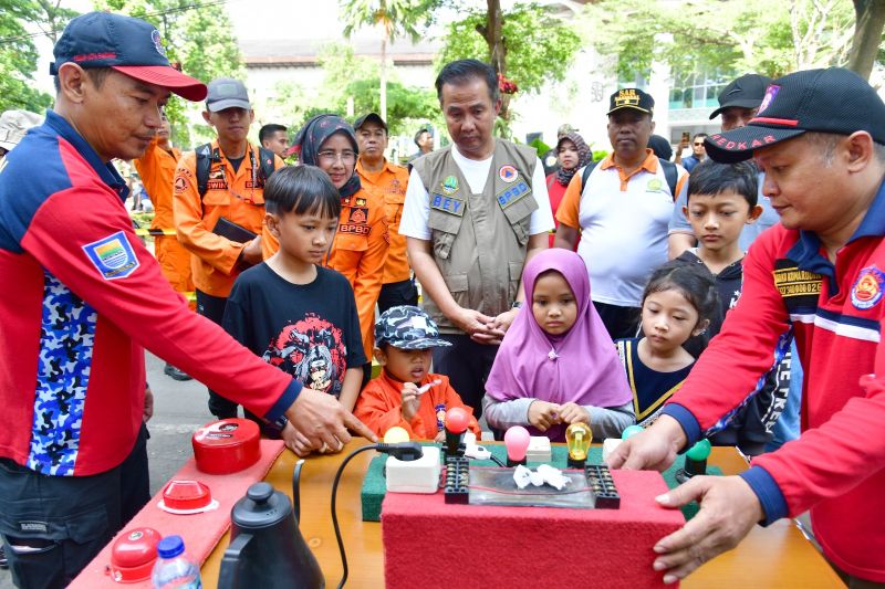 Salah satu kegiatan pada Kegiatan Anak Jabar Sadar Bencana di Gedung Sate Bandung, Minggu (29/9/2024). (ANTARA/HO Pemprov Jabar)