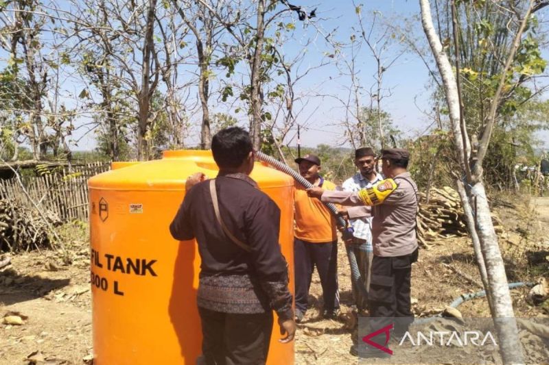 Pemkab dan Polres Pamekasan Salurkan Bantuan Air Bersih ke Desa Terdampak
