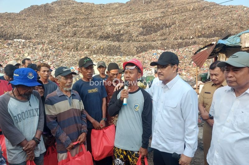 Bantuan Sosial untuk Pemulung di Bantar Gebang, Bekasi