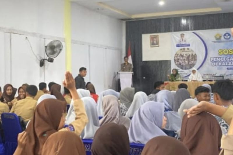 Bupati Kolaka Utara Berikan Bantuan Rp1 Juta untuk Pelajar SMA dan SMK