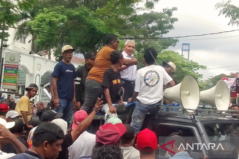 Kadishub Maluku Bahas Pembekuan Angkutan Online dengan Supir Angkot