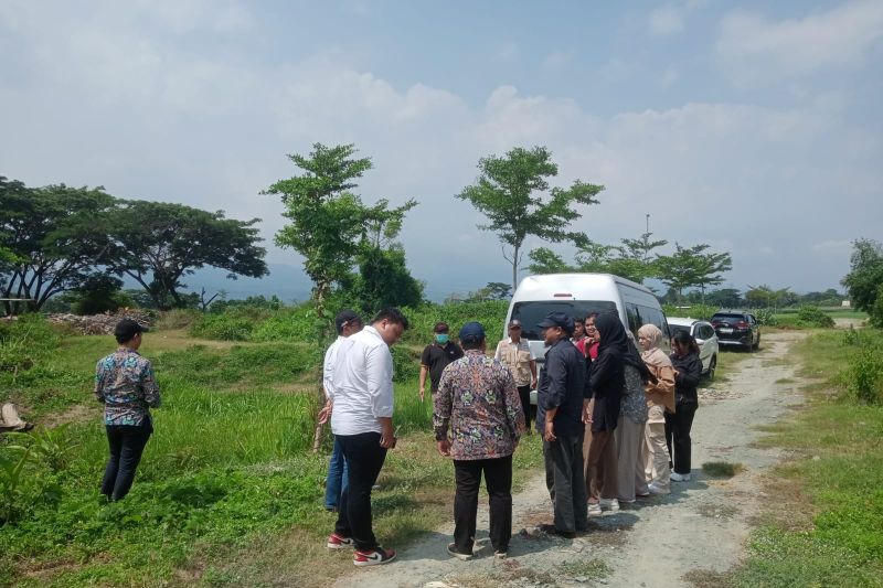 Kunjungan tim dari Kementerian Pekerjaan Umum dan Perumahan Rakyat pada Rabu (25/9-2024), ke lokasi pembangunan Tempat Pengolahan Sampah Terpadu (TPST) Kebon Talo, Ampenan, Kota Mataram, Provinsi Nusa Tenggara Barat. (ANTARA/HO-Dokumen Pribadi)
