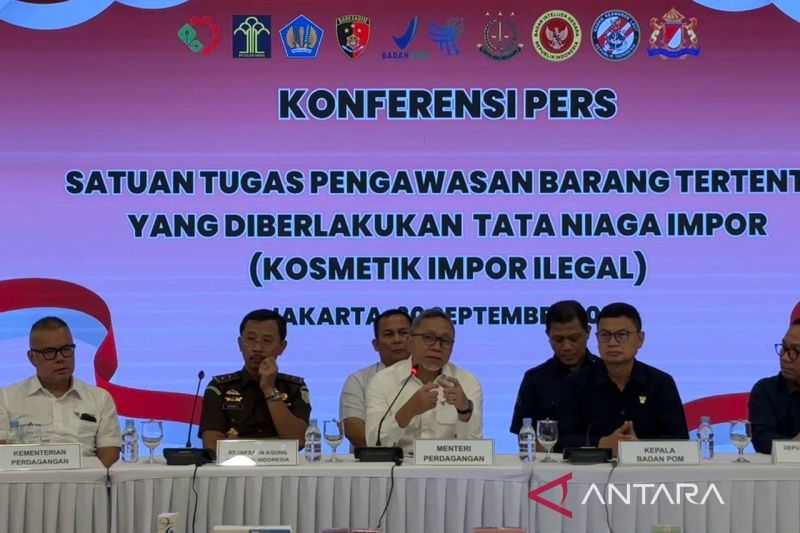 Mendag Zulkifli Hasan (kedua dari kanan) dalam konferensi pers yang digelar di Jakarta, Senin (30/9/2024). ANTARA/Sinta Ambar