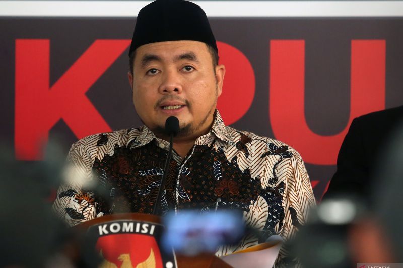 Ketua KPU Mochammad Afifuddin memberikan keterangan pers usai peluncuran pembentukan Kelompok Penyelenggara Pemungutan Suara (KPPS) Pilkada 2024 di Kantor KPU Jakarta, Jakarta, Selasa (17/9/2024). KPU resmi meluncurkan pembentukan KPPS untuk Pilkada 2024 dengan merekrut sebanyak 3.045.623 anggota yang nantinya tersebar di 435.089 Tempat Pemungutan Suara (TPS) di seluruh Indonesia. ANTARA FOTO/Muhammad Iqbal/nym