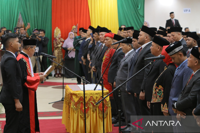 76 Anggota DPRA Dilantik, Harapan untuk Melanjutkan Tugas Legislasi