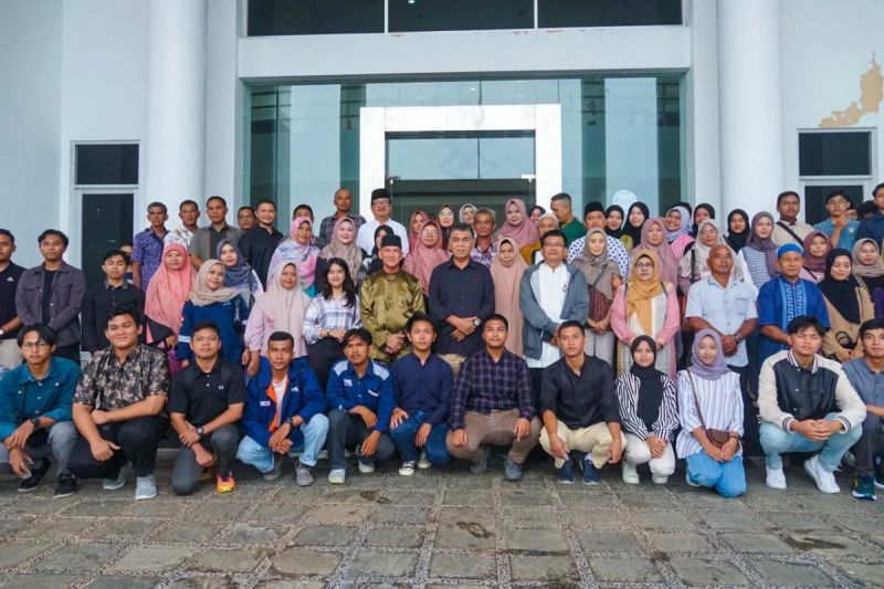 Pemkab Natuna Berikan Beasiswa untuk 109 Mahasiswa Berprestasi