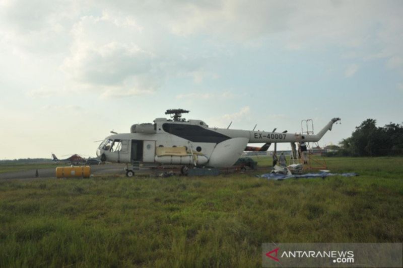 Helikopter BPBD Padamkan Karhutla di Muara Enim dan Ogan Ilir
