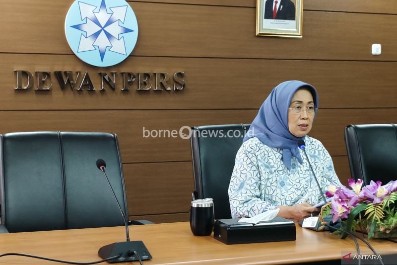 Ketua Dewan Pers Ninik Rahayu berbicara dalam jumpa pers di Gedung Dewan Pers, Jakarta, Selasa (5/2/2024). ANTARA/Nadia Putri Rahmani.