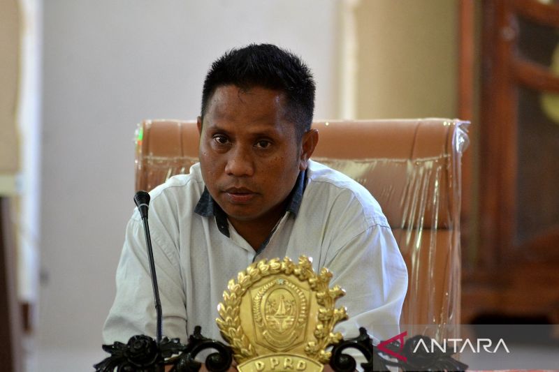 Anggota DPRD Gorontalo Utara Lukum Diko terkait kestabilan harga jagung, Senin (30/9). (ANTARA/Susanti Sako)