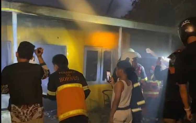 Kebakaran Hanguskan Rumah Beton di Jalan S Parman Palangka Raya