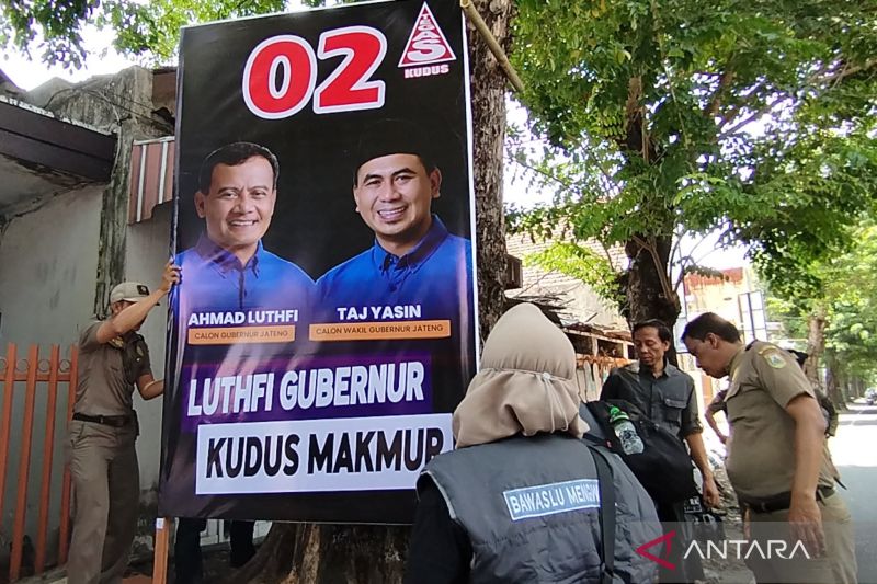 Bawaslu Kudus Tertibkan APK di Zona Larangan untuk Pemilu 2024