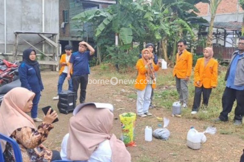 Kegiatan pendampingan penggunaan aplikasi coditor untuk penetrasi hama tanaman jagung kepada kelompok tani, Kamis (26/9/2024). ANTARA/HO-Universitas Jambi