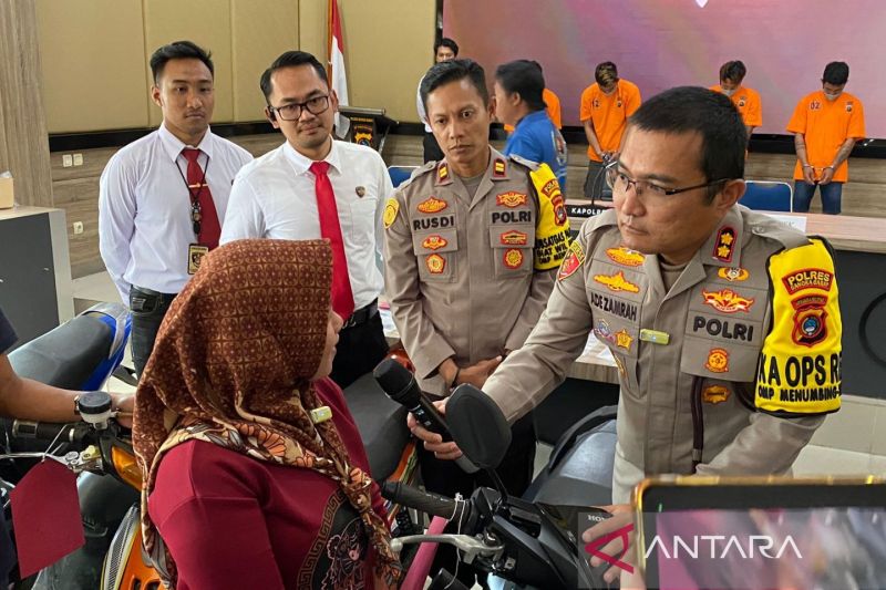 Polres Bangka Barat Kembali Serahkan Barang Bukti Sepeda Motor