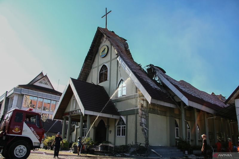 Olah TKP Kebakaran Gereja Maranatha dan SMP Kristen Palangka Raya
