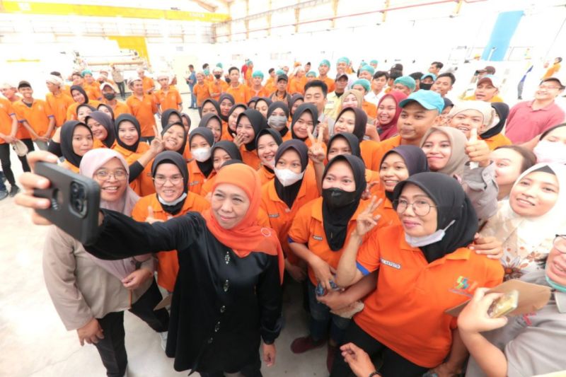 Khofifah Dukung Pengembangan Industri Kertas Tisu di Mojokerto