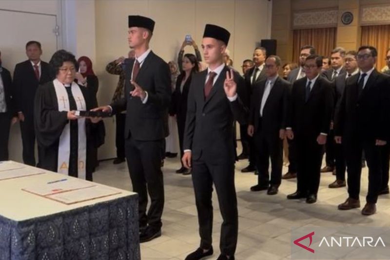 Pesepak Bola Belanda Mees Hilgers dan Eliano Reijnders Jadi WNI