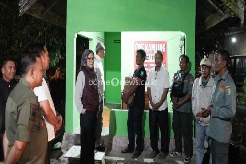 Pj Wali Kota Palangka Raya menyambangi salah satu Poskamling, Senin(30/09/2024). (ANTARA/HO-Dokumentasi Pribadi)