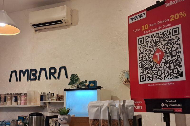 Ilustrasi. Barcode Telkomsel Poin yang berada di salah satu cafe di Kota Makassar. ANTARA/Nur Suhra Wardyah