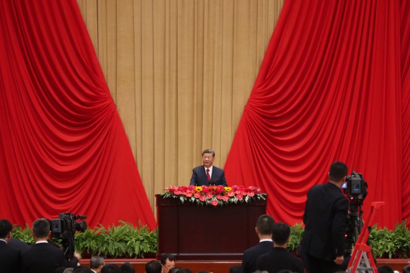 Presiden China Xi Jinping menyampaikan pidato dalam resepsi Resepsi Hari Nasional untuk merayakan Hari Ulang Tahun ke-75 China di Balai Agung Rakyat, Beijing pada Senin (30/9/2024) malam. (ANTARA/Desca Lidya Natalia)