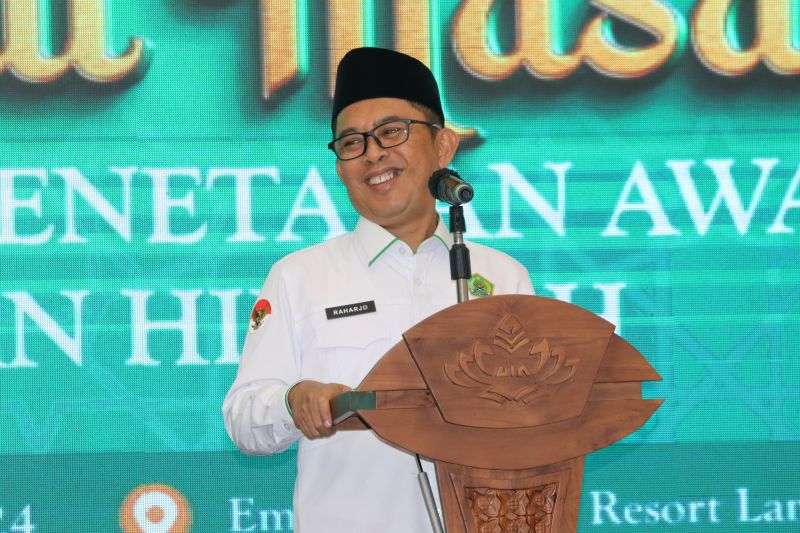 Kepala Kantor Wilayah (Kanwil) Kementerian Agama (Kemenag) Lampung Puji Raharjo, saat memberikan sambutan pada kegiatan Seminar Istinbath Hukum Islam dan Bahtsul Masail Diniyah Metode Penetapan Awal Bulan Hijriyah yang digelar di Bandarlampung. Selasa (1/10/2024). (ANTARA/HO-Kemenag Lampung)