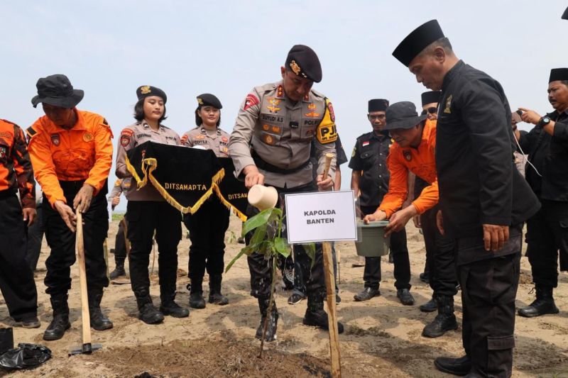 Kapolda Banten Tanam Seribu Mangrove Untuk Lindungi Lingkungan