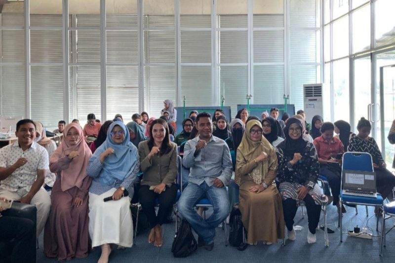 Sosialisasi Penulisan Artikel Ilmiah Berbasis AI untuk Mahasiswa