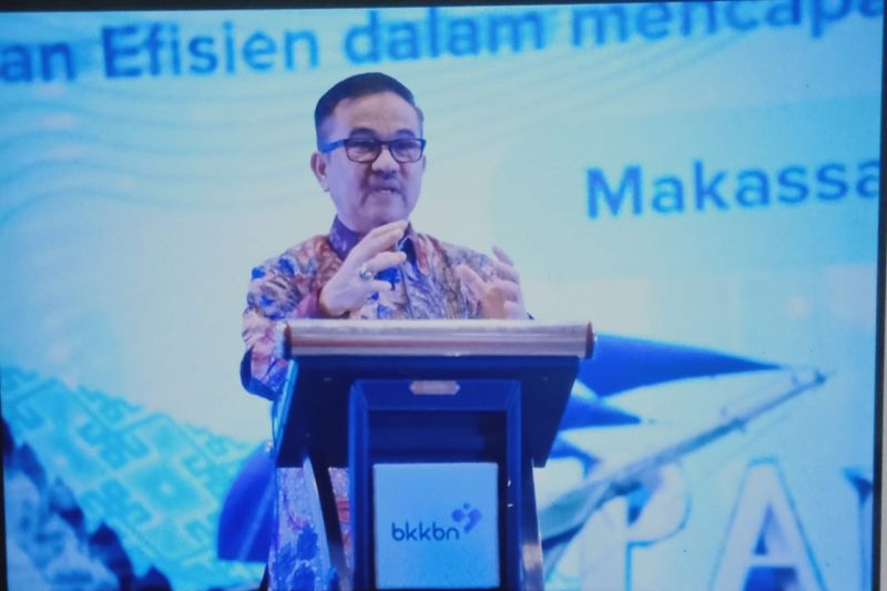 Sekprov Sulsel Jufri Rahman memberikan sambutan pada kegiatan konsolidasi program keluarga berencana dalam upaya penurunan stunting.ANTARA/HO-Pemprov Sulsel (.)