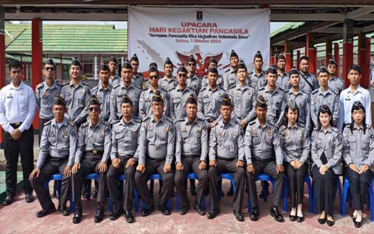 Jajaran Rutan Kapuas usai laksanakan upacara Peringati Hari Kesaktian Pancasila, Selasa, 1 Oktober 2024. (FOTO: IST)