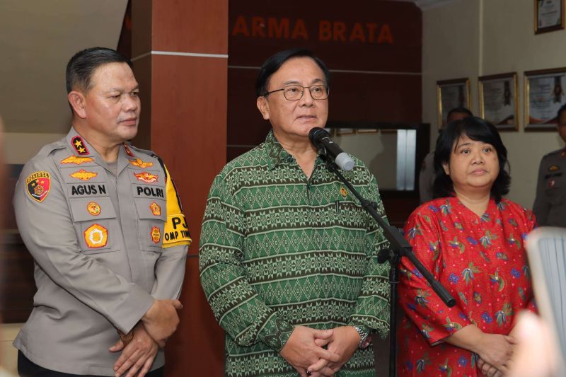 Ketua Harian Kompolnas Benny Jozua Mamoto saat memberikan keterangan pers di Polresta Palu, Selasa (1/10/2024). (ANTARA/HO-Polda Sulteng)