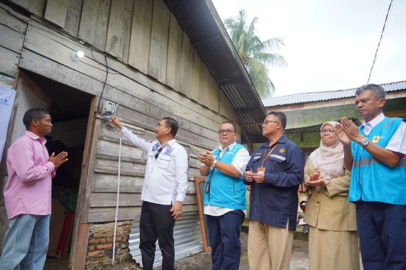 PLN Sambungkan Listrik Gratis untuk 562 Rumah di Deli Serdang