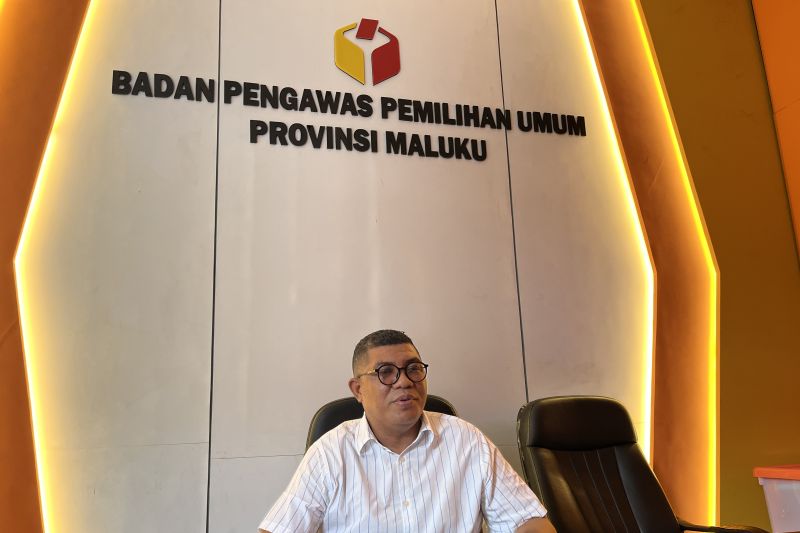 Kordiv SDM, Organisasi dan Diklat Bawaslu Provinsi Maluku Stevin Melay. (ANTARA/Winda Herman)