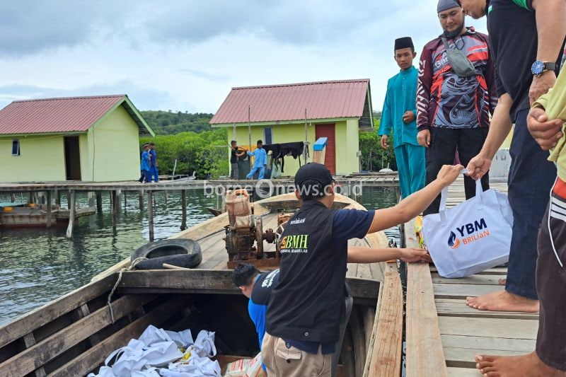 BMH-YBM BRILiaN berbagi kebahagiaan menyapa Mualaf Selat Kongki. (ANTARA/ Foto: Istimewa)
