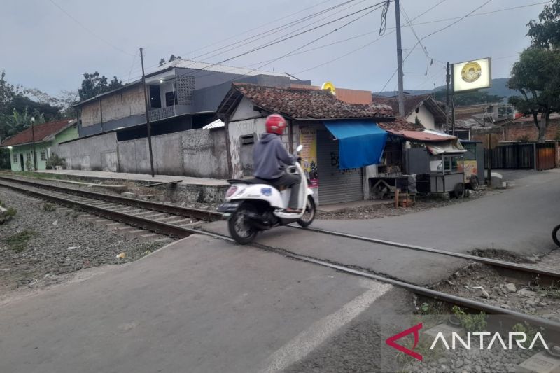 Pelajar Sukabumi Tewas Tertabrak KA karena Abaikan Rambu Peringatan
