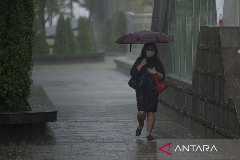 Prakiraan Cuaca Rabu Pagi, Hujan Ringan di Jakarta