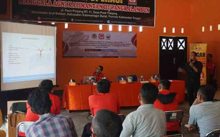 Personel manggala agni mengikuti Bimtek Pengendalian Karhutla.