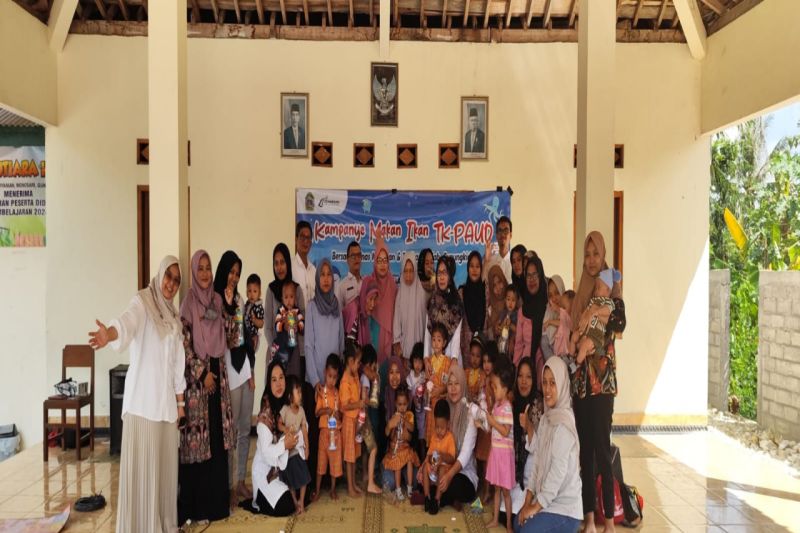 DKP Gunungkidul kampanyekan gemar makan ikan ke pendidikan anak usia dini di berbagai wilayah ini. (ANTARA/HO-Dokumen pribadi Wahid Supriyadi)