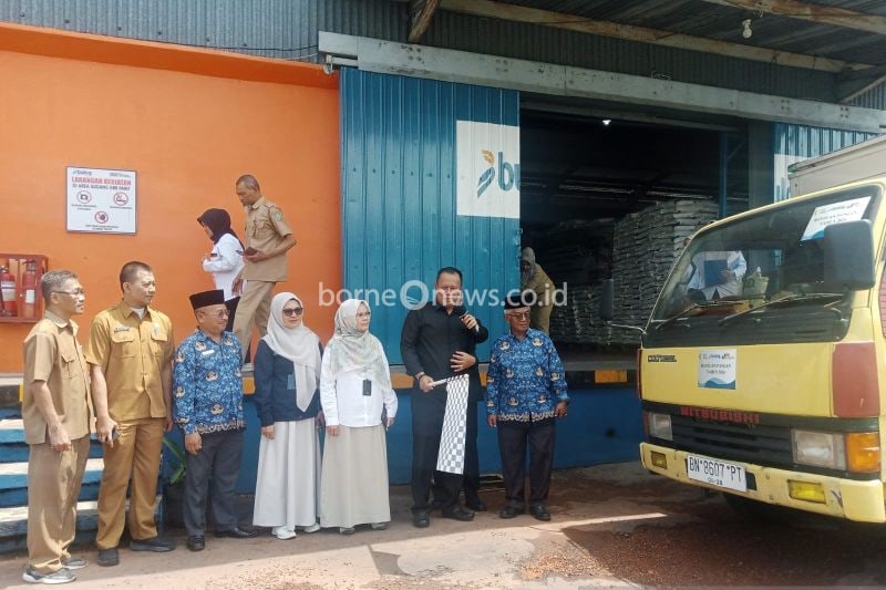 Persiapan penyaluran bantuan pangan berupa beras di Pulau Belitung oleh Perum Bulog, Rabu (2/10) (babel.antaranews.com)
