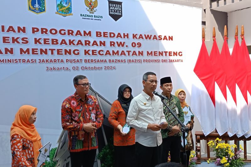 Heru Budi Hartono Serahkan Kunci 20 Rumah Korban Kebakaran Menteng