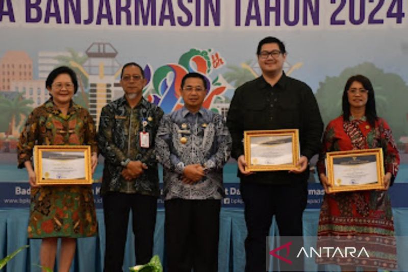 Penghargaan Wajib Pajak Terbaik 2024 Diberikan Pemkot Banjarmasin