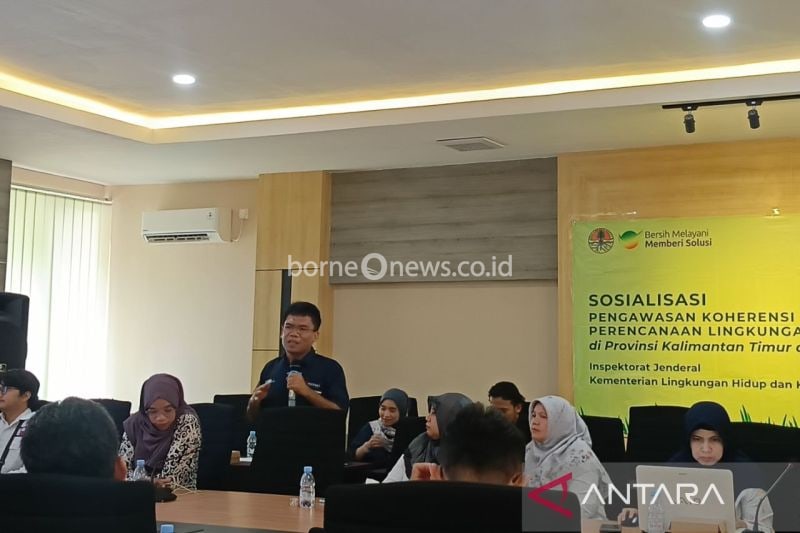 Kepala Redaksi Kesra LKBN ANTARA, Santoso saat pemaparan tentang penyajian siaran pers efektif dalam pengawasan lingkungan hidup pada satuan kerja KLHK wilayah Kaltim, digelar di Balai Gakkum Kalimantan, Samarinda, Rabu (2/10/2024). (ANTARA/Ahmad Rifandi)