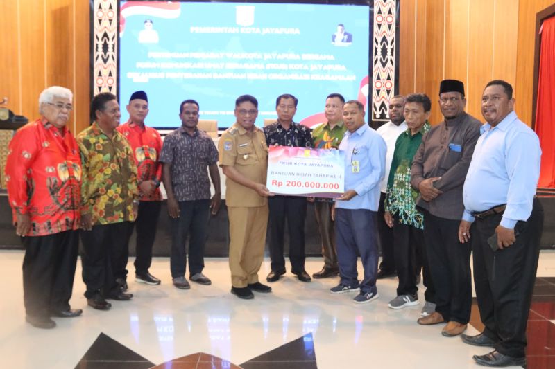 Pemerintah Kota Jayapura Serahkan Hibah Rp200 Juta untuk FKUB