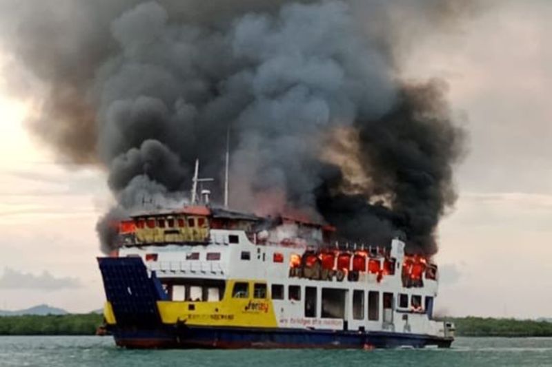 KMP Tandeman Terbakar di Batam, Tidak Ada Korban Jiwa