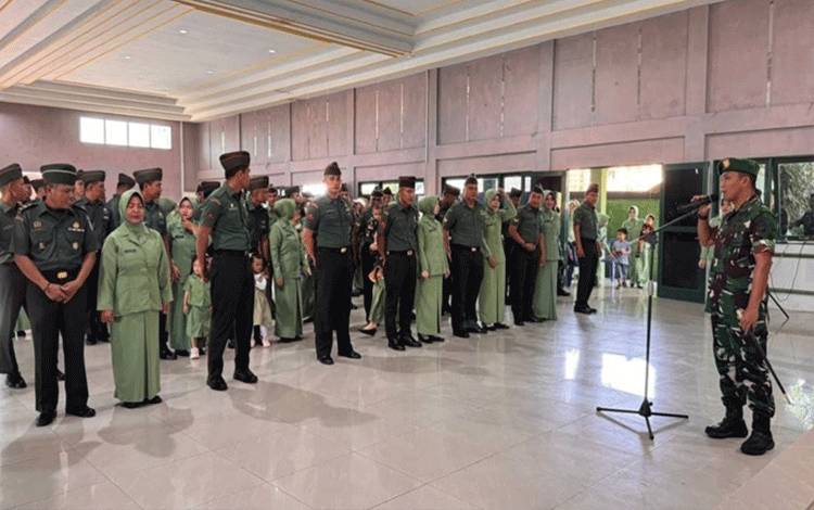 Kodim 1011 Kapuas Gelar Pelantikan Kenaikan Pangkat untuk 55 Prajurit