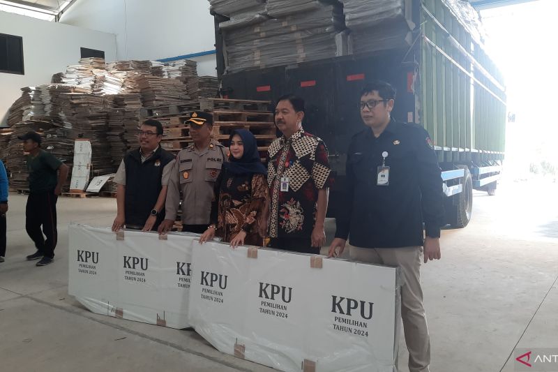 Distribusi bilik suara di Gudang Logistik Komisi Pemilihan Umum (KPU) Kota Semarang, Jawa Tengah, Rabu (2/10/2024). ANTARA/Zuhdiar Laeis