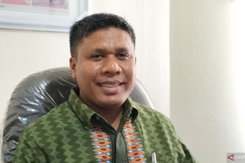 Komisioner Komisi Pemilihan Umum Provinsi Sumatera Barat Jons Manedi. (ANTARA/Muhammad Zulfikar).