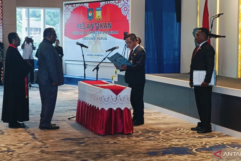 Yohanes Walilo Dilantik sebagai Penjabat Sekda Papua oleh Gubernur