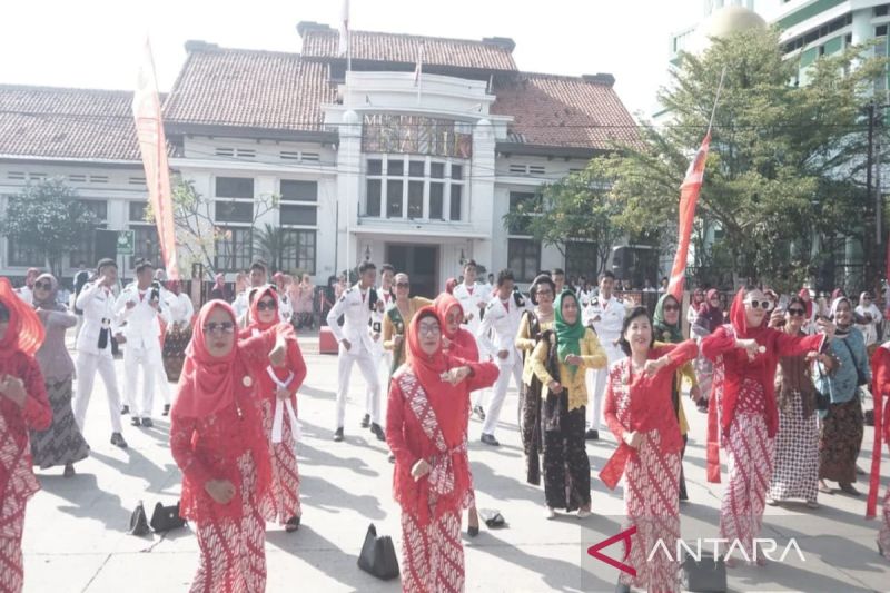 Pemkot Pekalongan Gelar Flashmob Berbatik Rayakan HBN 2024