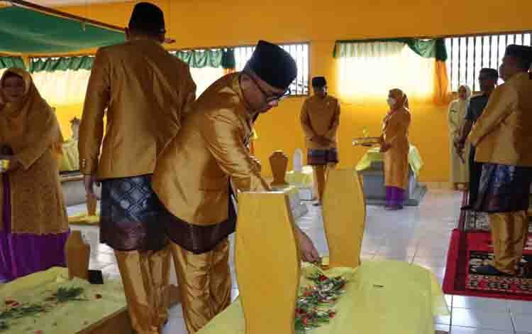 Kapolres Ikuti Ziarah Makam Pendiri Kobar dalam Rangka HUT ke 65